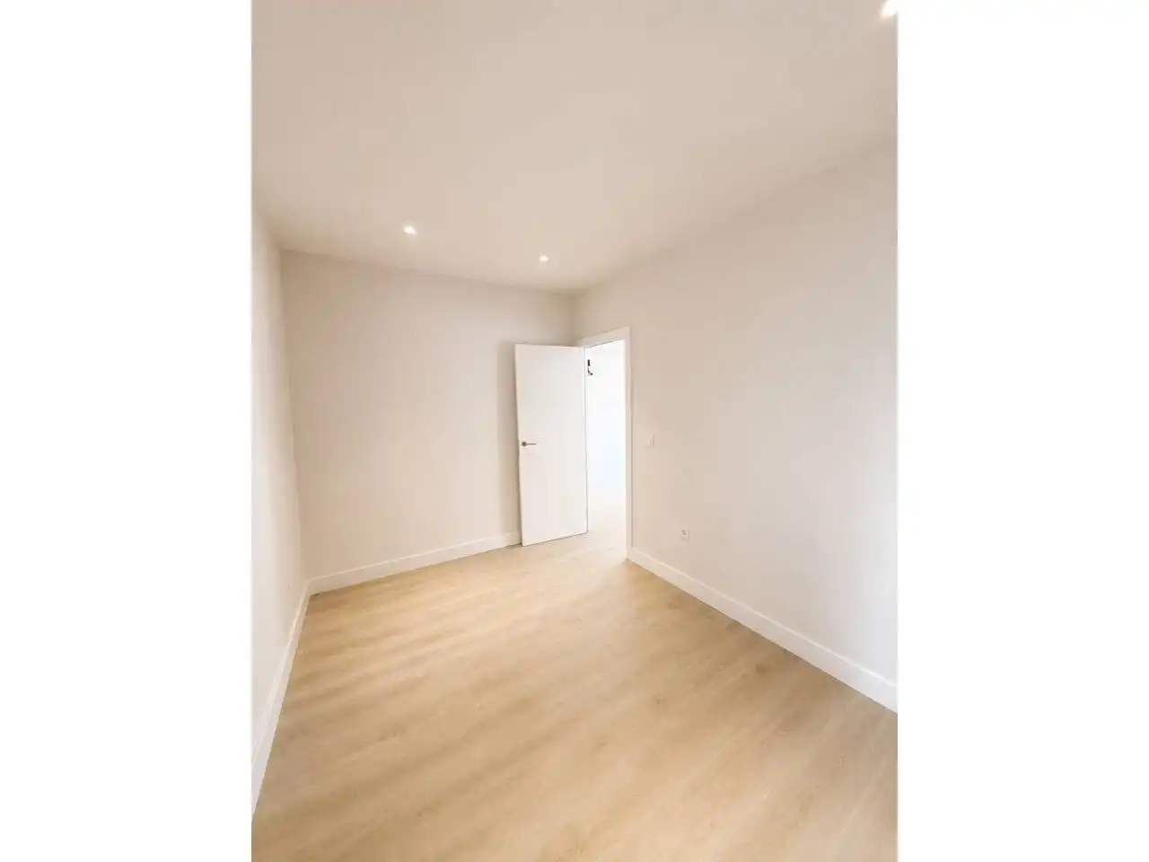 Habitación de Piso en venta en  Logroño con Calefacción, Parquet y Terraza