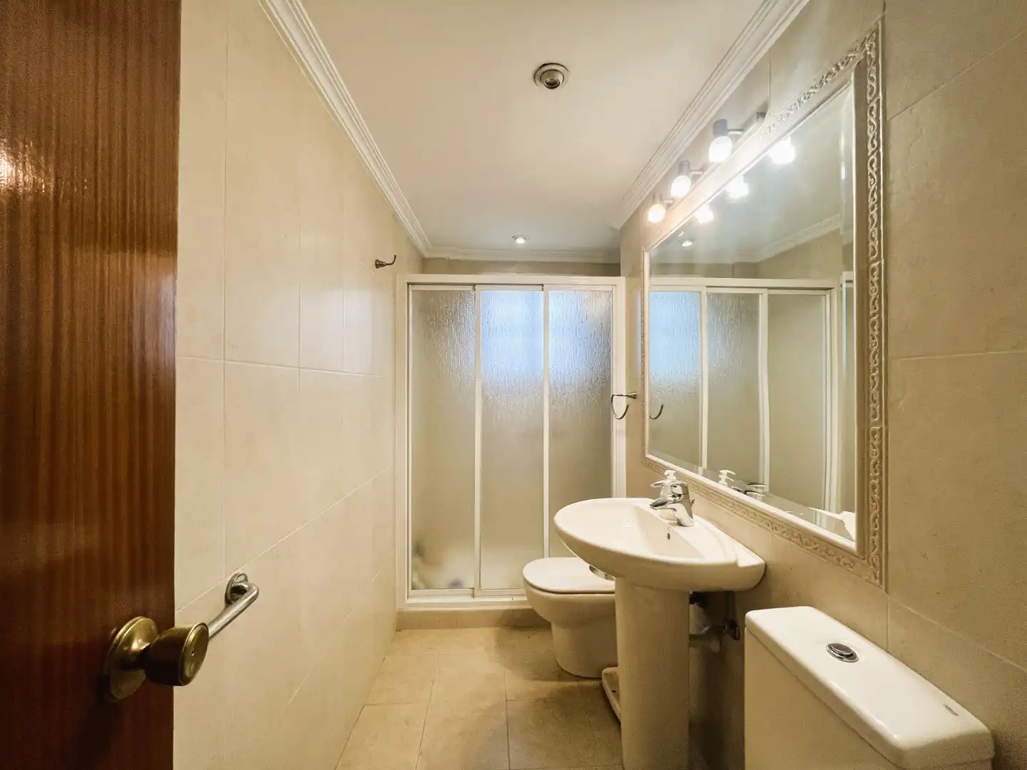Baño de Piso en venta en Jaén con Aire acondicionado, Calefacción y Balcón