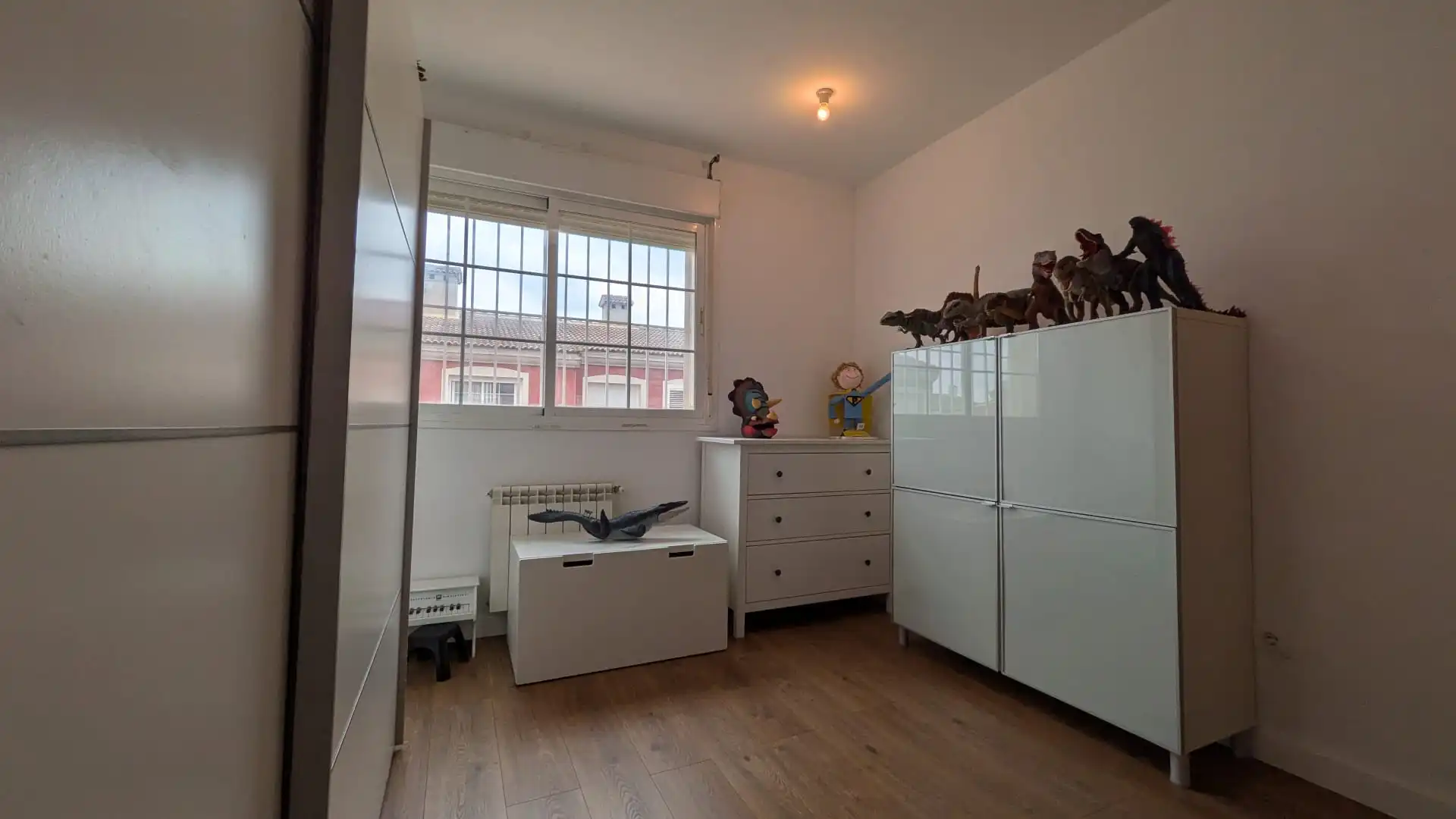 Habitación de Casa adosada en venta en La Pobla de Vallbona con Aire acondicionado, Calefacción y Jardín privado