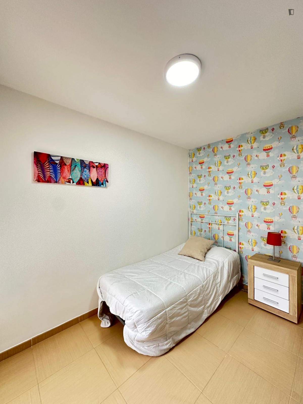 Dormitori de Apartament per a compartir en Vila-real amb Aire condicionat, Moblat i Forn