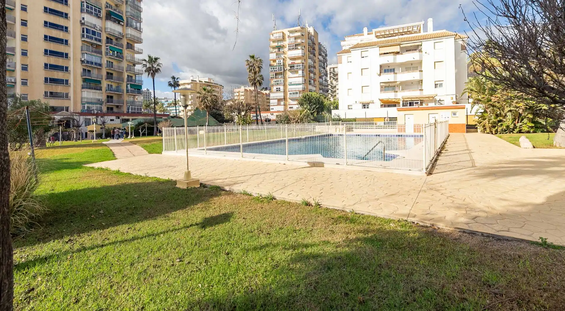 Piscina de Estudi en venda en Benalmádena amb Aire condicionat, Terrassa i Moblat