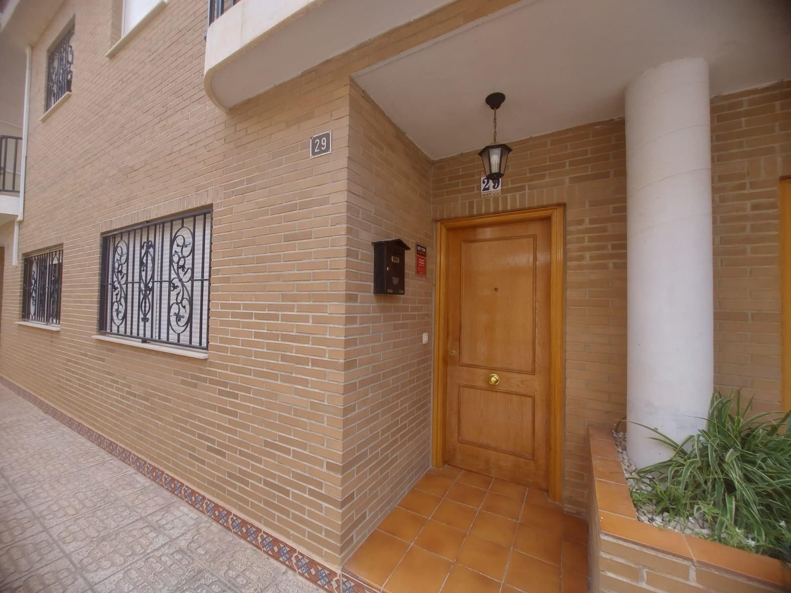 Casa adosada en venda en San Vicente del Raspeig / Sant Vicent del Raspeig amb Aire condicionat, Terrassa i Balcó