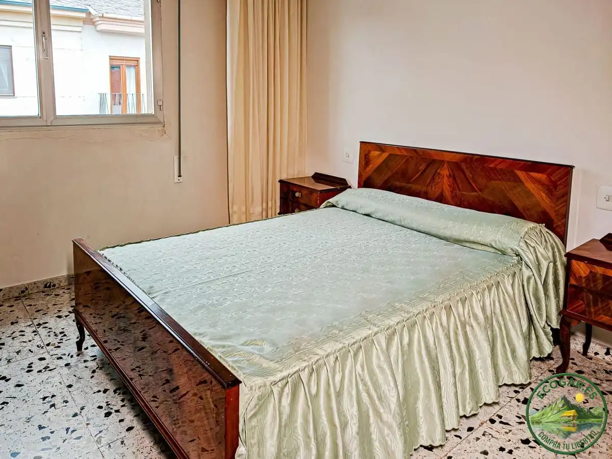 Habitación de Casa o chalet en venta en Ponferrada con Calefacción, Jardín privado y Terraza