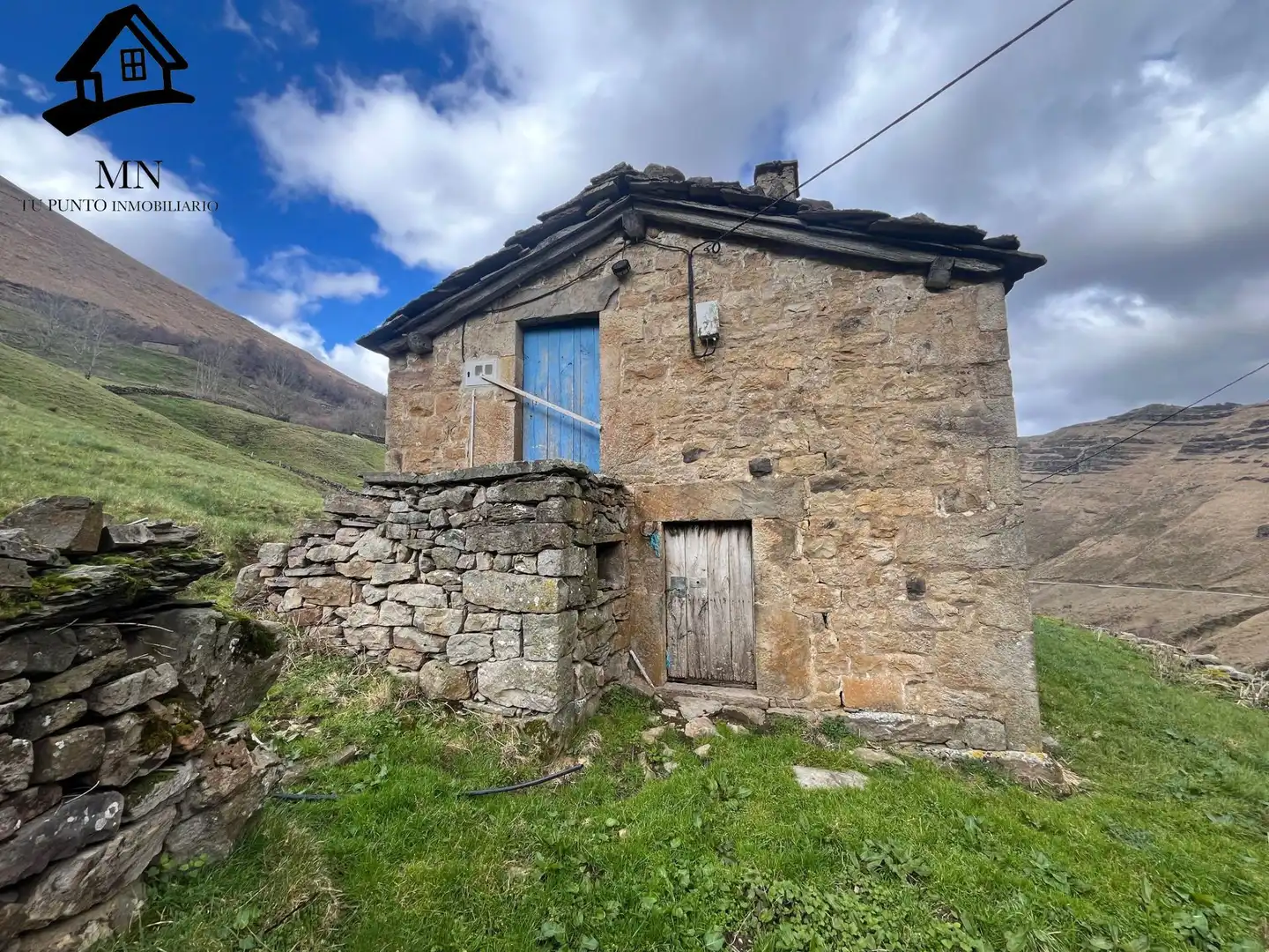 Casa rústica amb jardí en venda a Vega de Pas