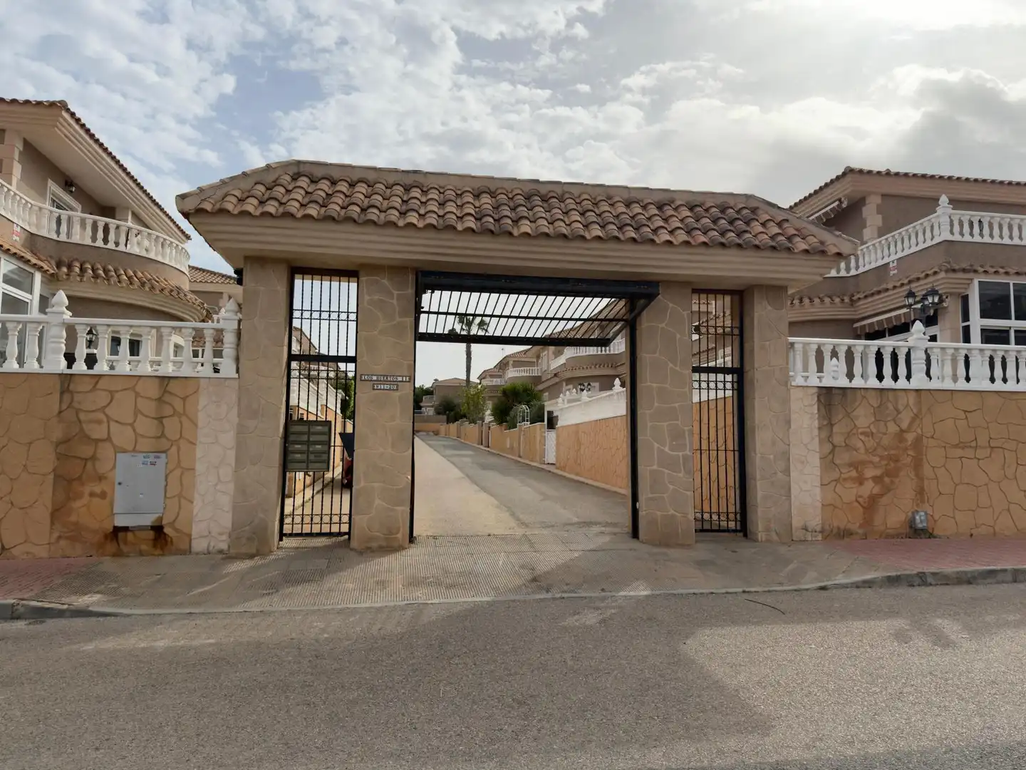 Casa o xalet en venda en Torrevieja amb Aire condicionat, Jardí privat i Terrassa
