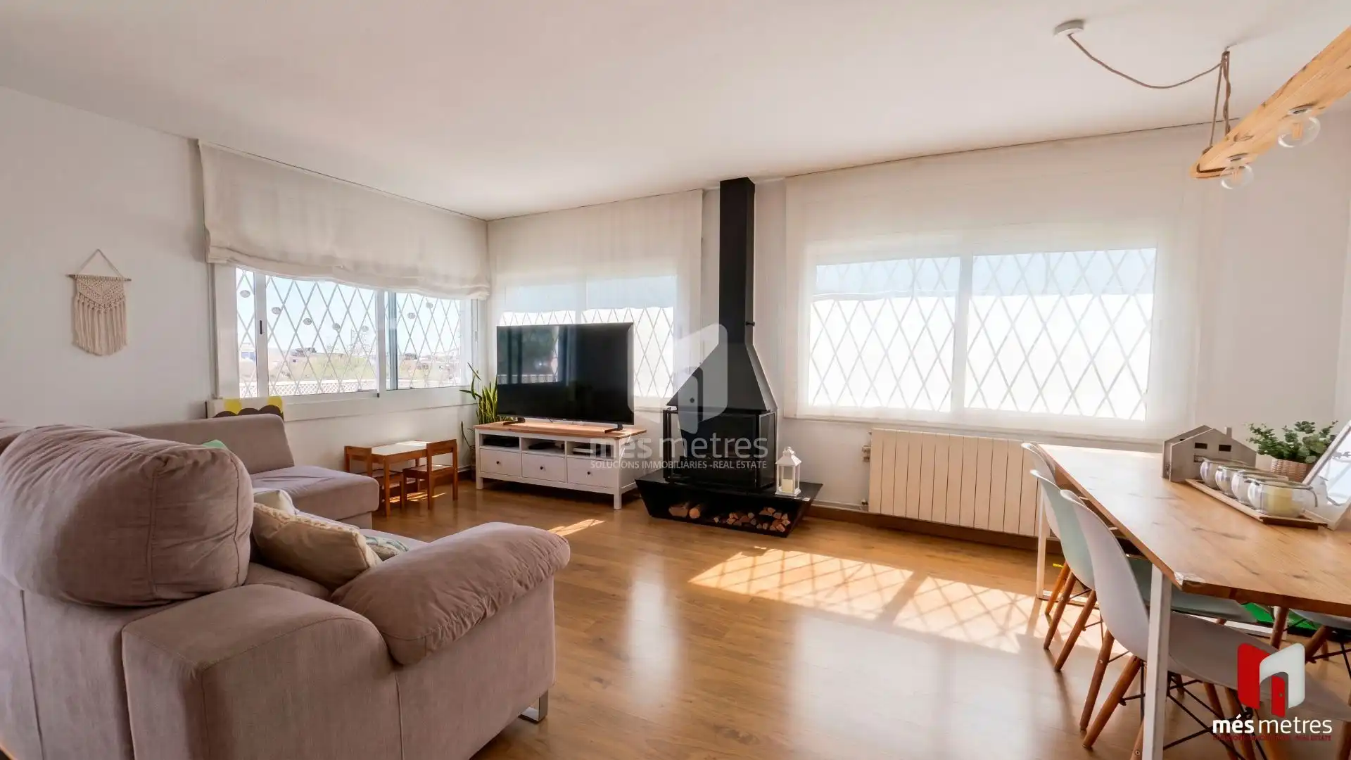 Sala de estar de Piso en venta en Alella con Calefacción, Jardín privado y Terraza