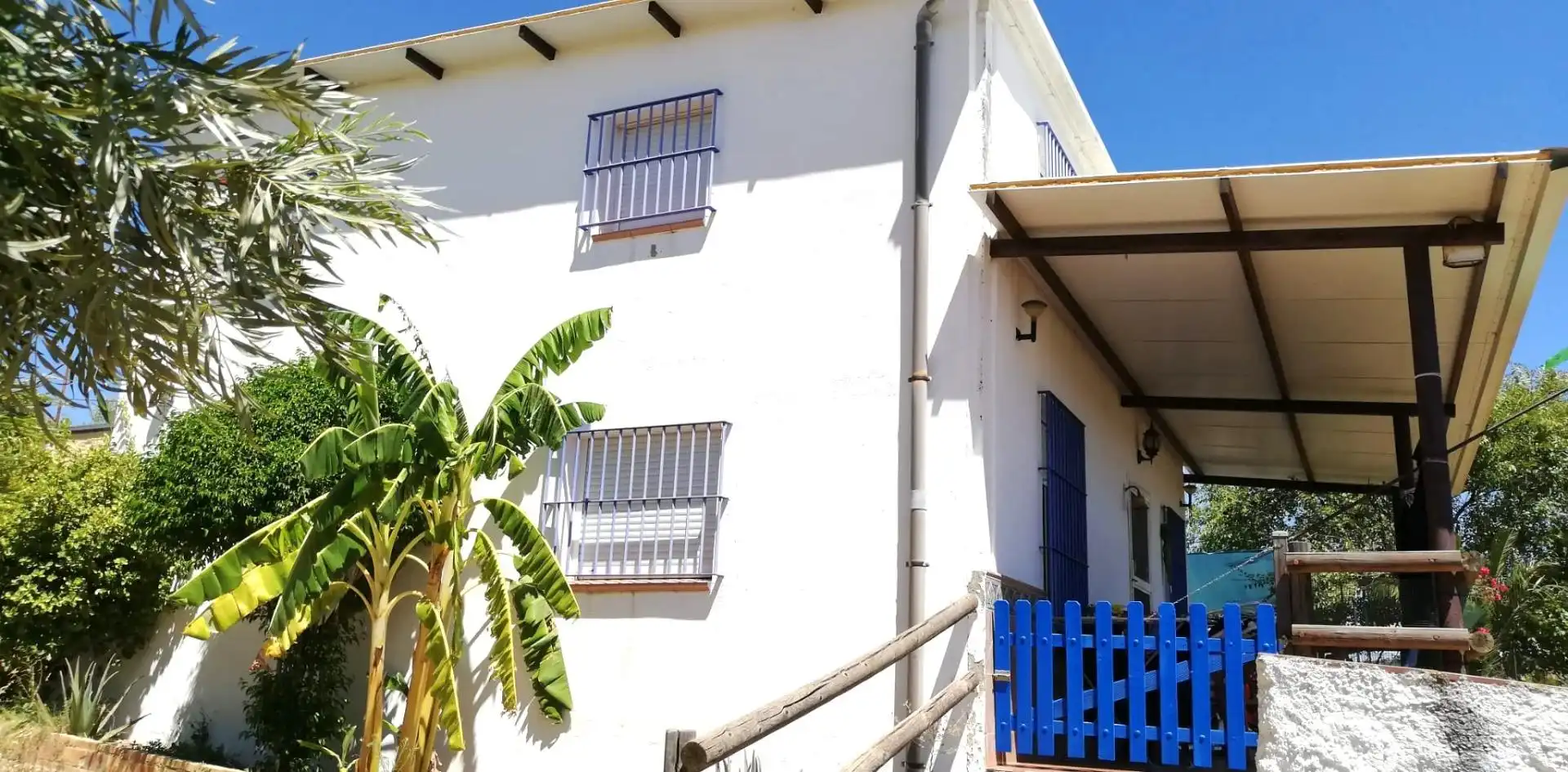 Vista exterior de Casa o xalet en venda en Villanueva del Río y Minas amb Jardí privat, Terrassa i Traster