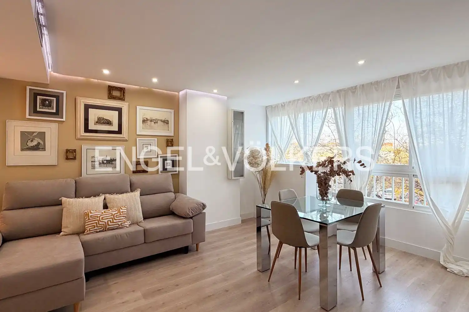 Sala d'estar de Dúplex de lloguer en Valencia amb Aire condicionat, Calefacció i Moblat