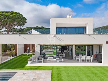 Casa amb balcó en venda a El Mirador - La Cornisa