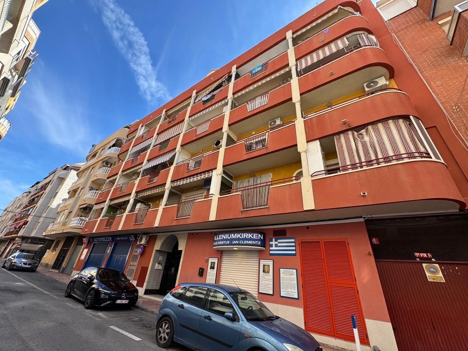 Vista exterior de Apartament en venda en Torrevieja amb Aire condicionat, Terrassa i Balcó