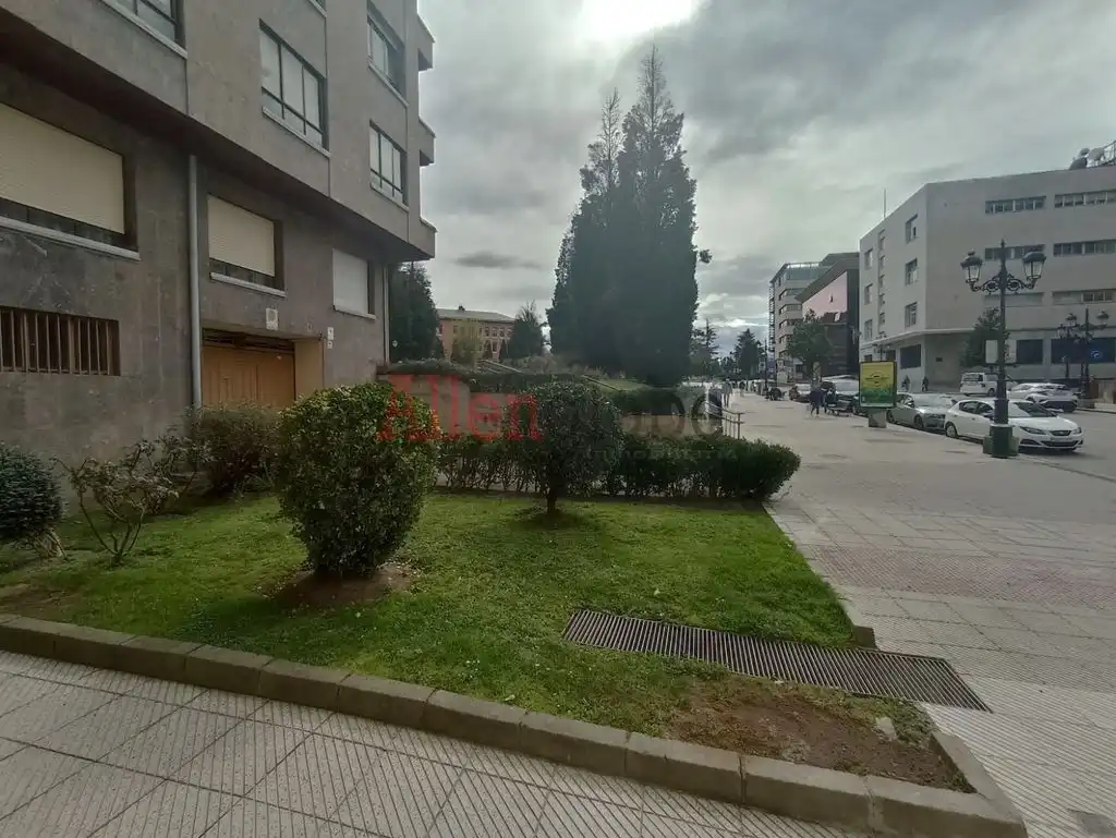 Vista exterior de Pis en venda en Oviedo  amb Traster