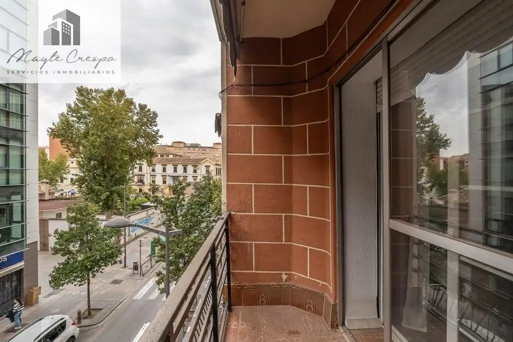 Piso con terraza en venta en Calle Obispo Hurtado 13, imagen 4