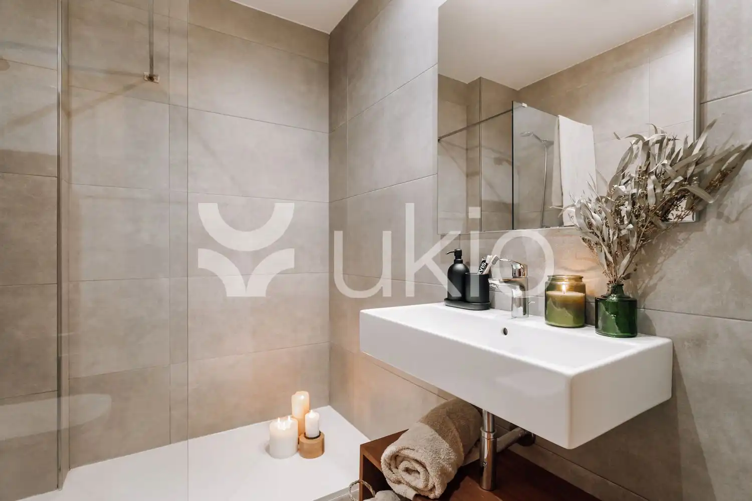 Bathroom of Apartments for rent in Barcelona  with Storage room, Furnished and Washing machine