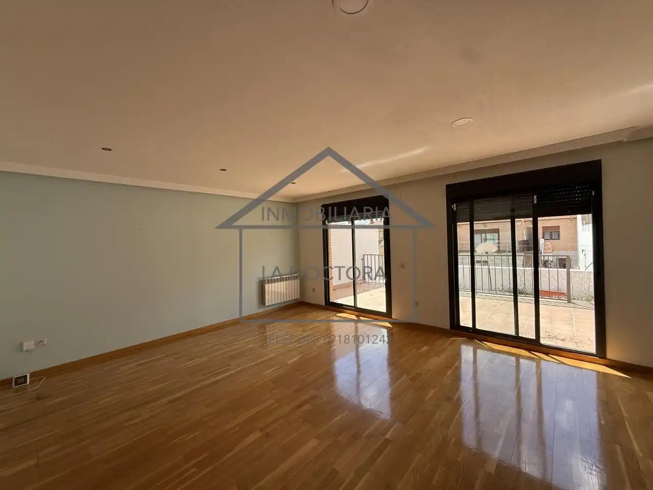 Sala de estar de Casa adosada en venta en Navalcarnero con Calefacción, Jardín privado y Terraza