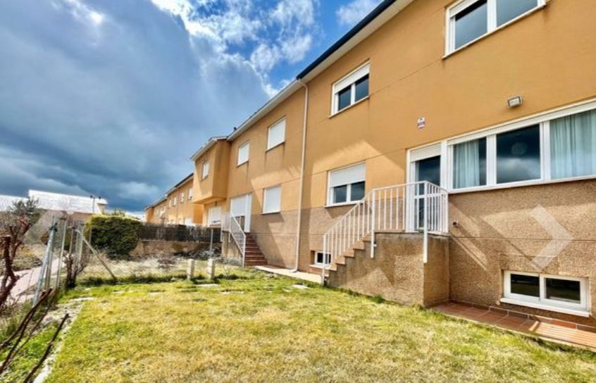 Exterior view of Single-family semi-detached for sale in El Espinar  with Heating, Private garden and Terrace