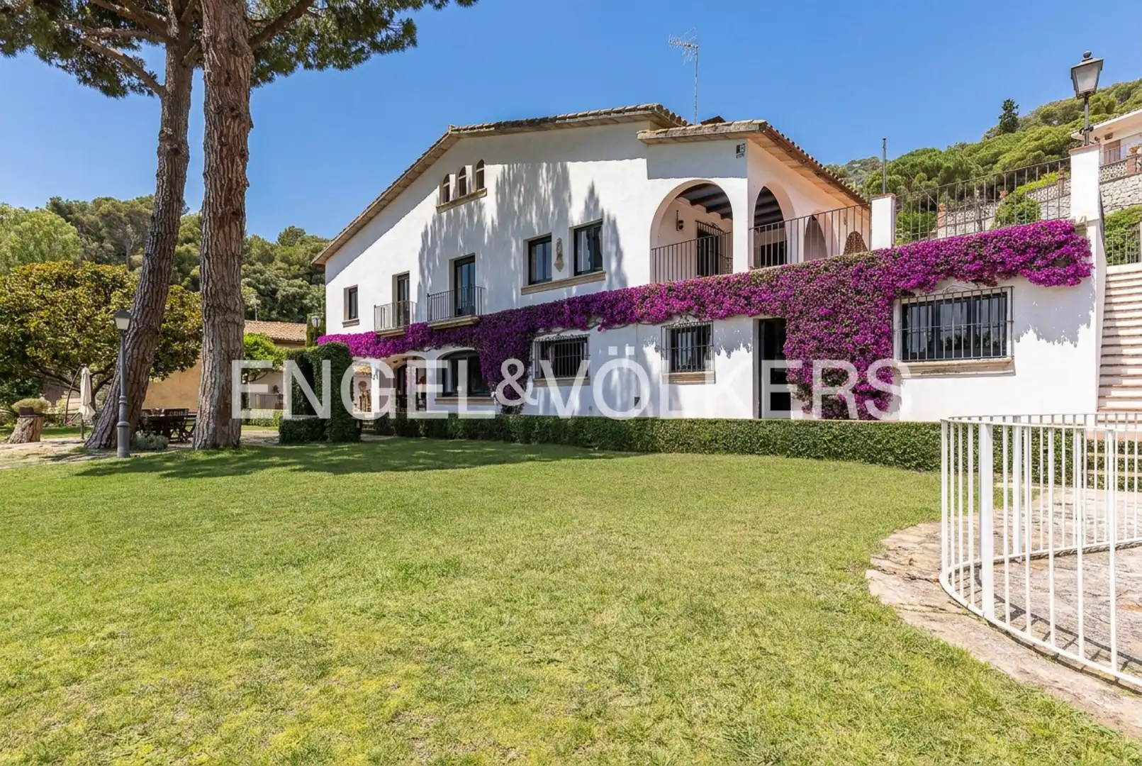 Vista exterior de Casa o xalet en venda en Premià de Dalt amb Calefacció, Jardí privat i Terrassa