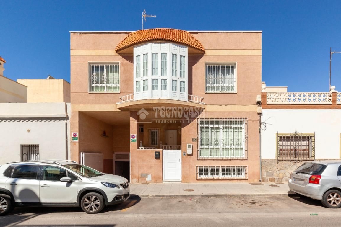 Exterior view of Single-family semi-detached for sale in  Almería Capital  with Terrace
