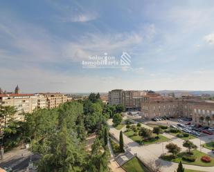 Vista exterior de Àtic en venda en Salamanca Capital amb Calefacció i Terrassa