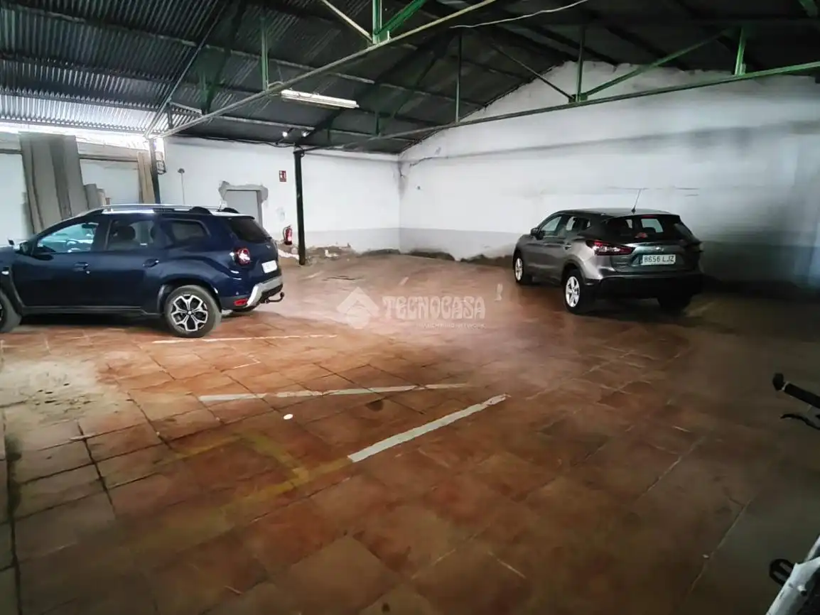 Aparcament de Casa adosada en venda en La Carolina amb Moblat