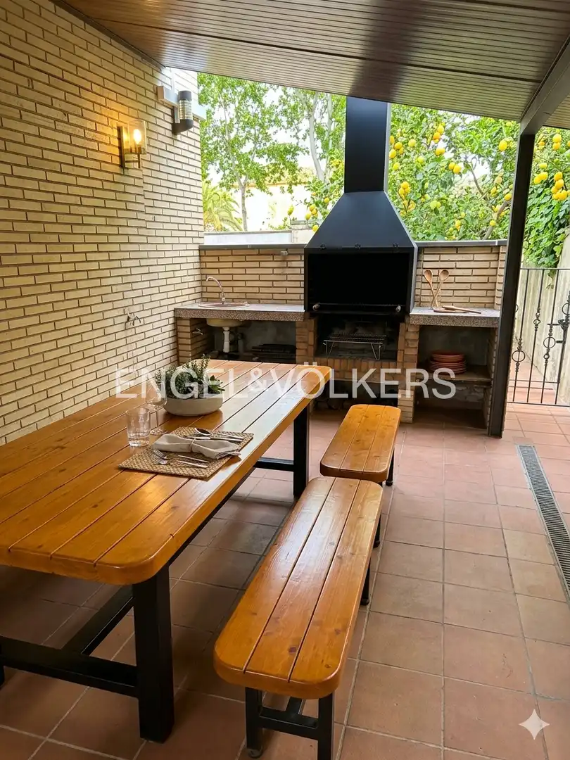 Terrace of Country homes for sale in Vilanova i la Geltrú  with Air Conditioner, Heating and Private garden