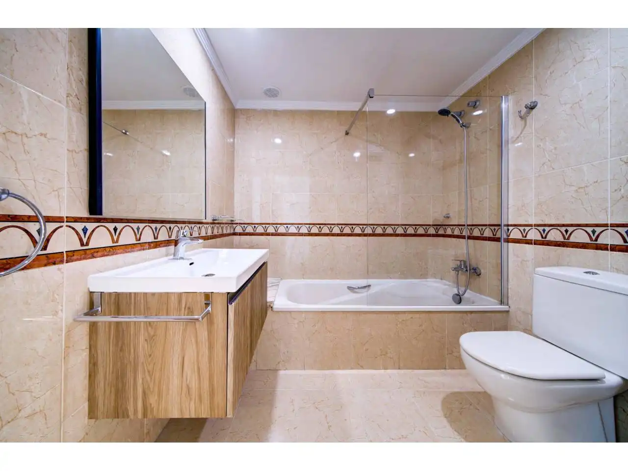 Baño de Casa adosada en venta en Valencia con Aire acondicionado, Calefacción y Terraza