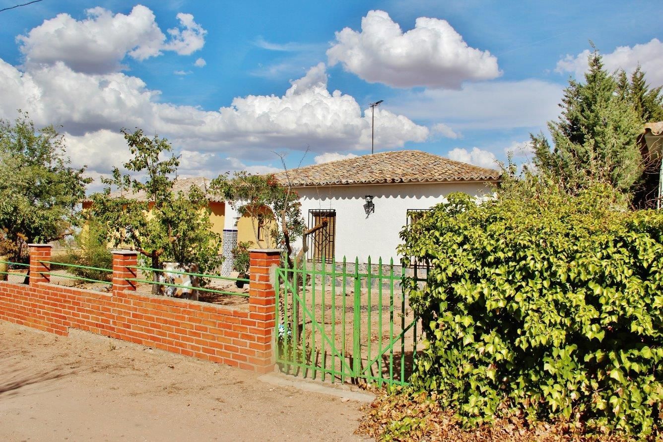 Garden of Country house for sale in Villafranca de los Caballeros  with Terrace and Storage room