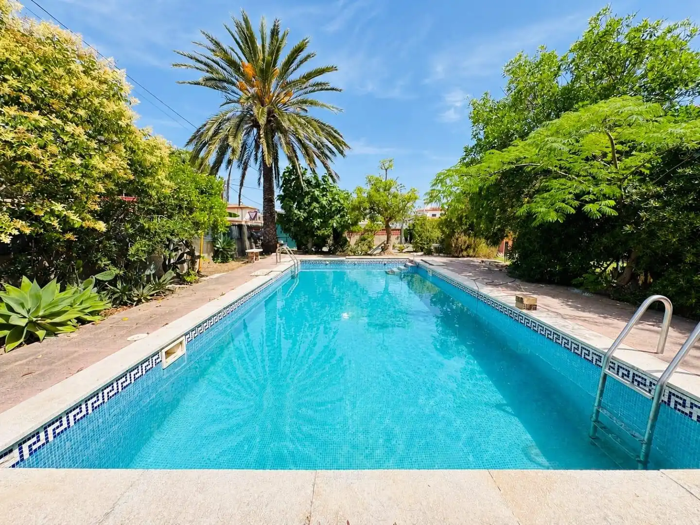 Swimming pool of Houses for sale in Algeciras  with Private garden and Swimming Pool
