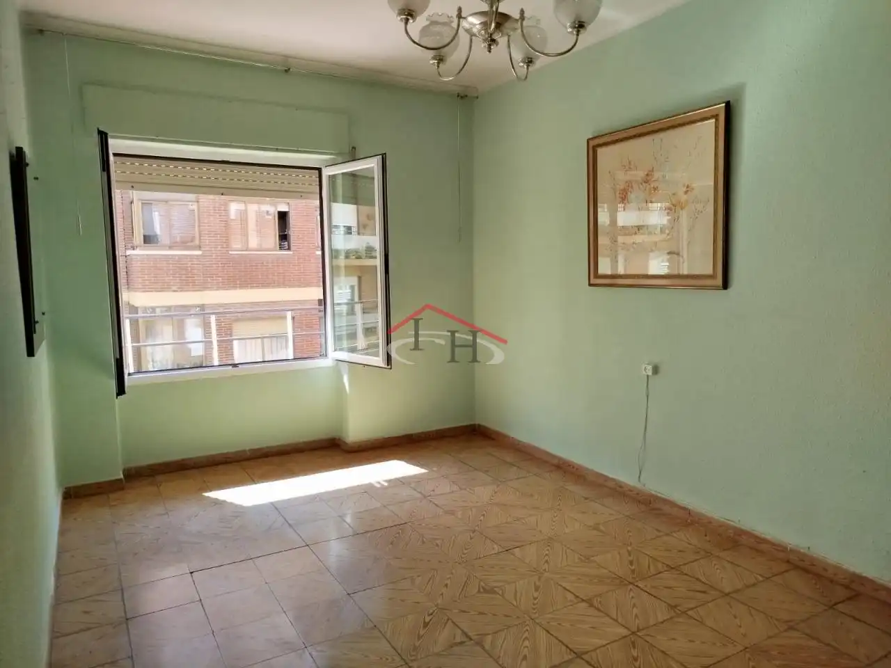 Sala d'estar de Pis en venda en León Capital  amb Calefacció i Terrassa