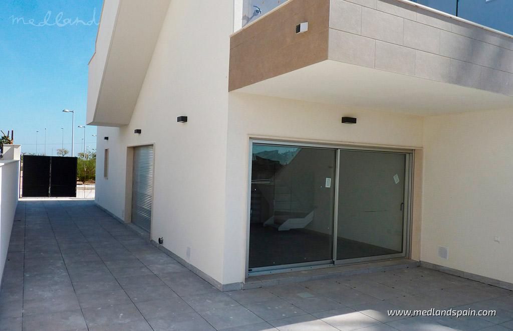 Vista exterior de Casa adosada en venta en Pilar de la Horadada con Jardín privado, Terraza y Piscina comunitaria