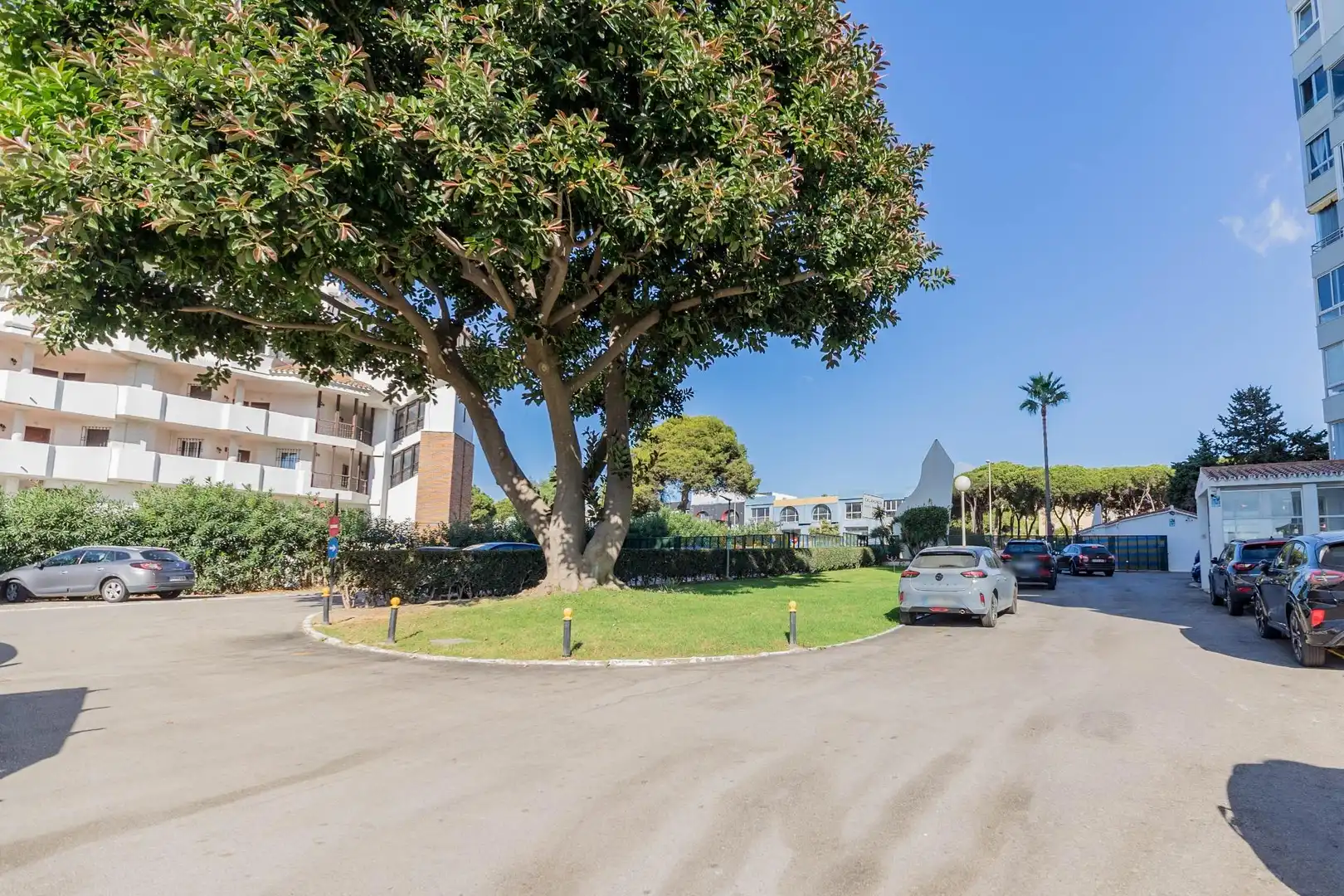 Aparcament de Estudi en venda en Marbella amb Aire condicionat, Jardí privat i Moblat