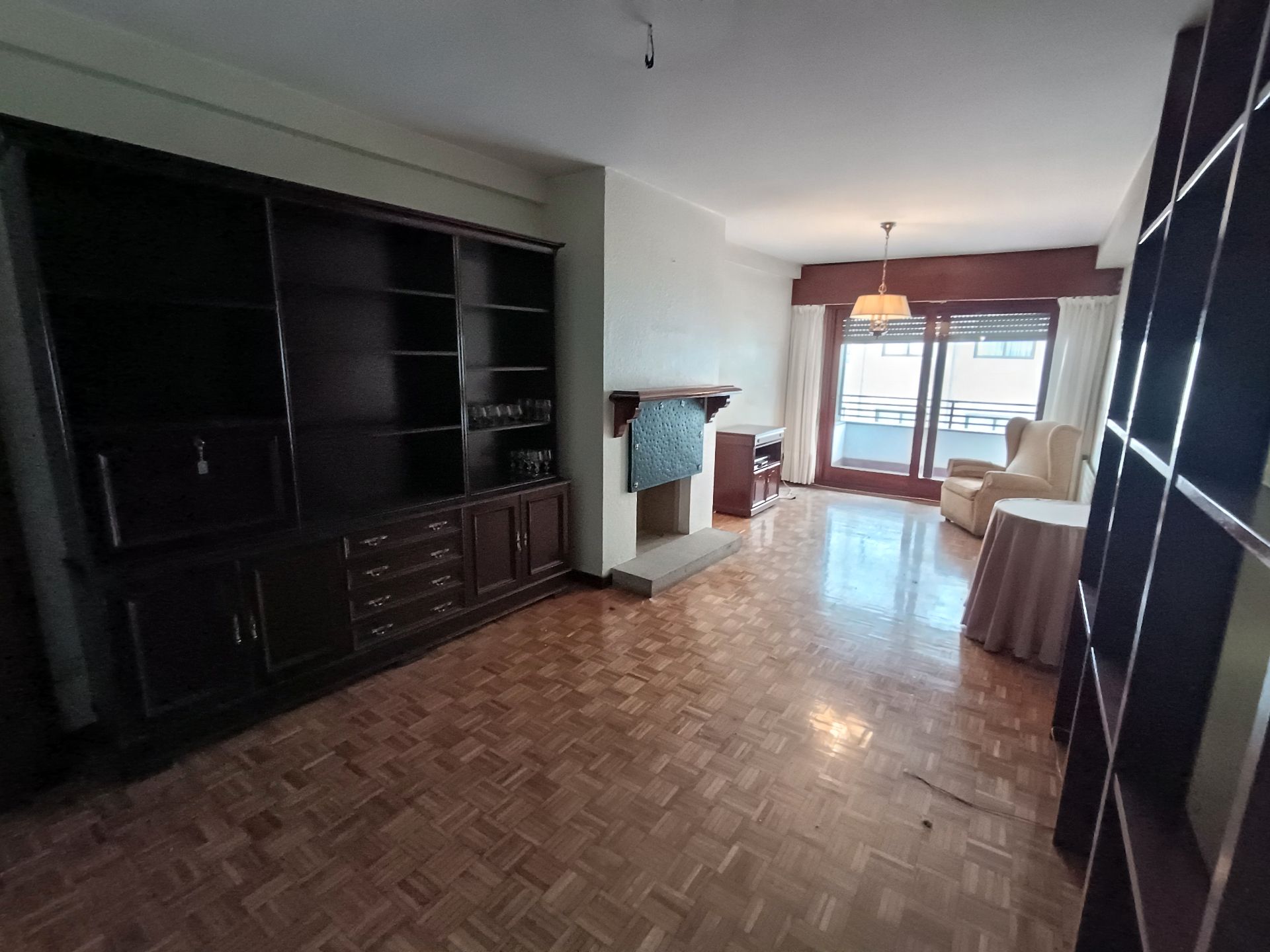Sala de estar de Piso en venta en Pontevedra Capital  con Calefacción, Parquet y Balcón