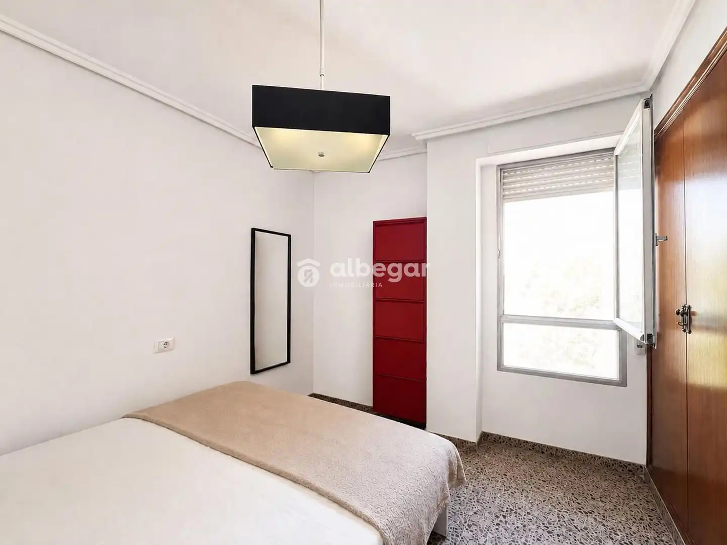 Habitación de Piso en venta en Valencia con Terraza, Horno y Balcón