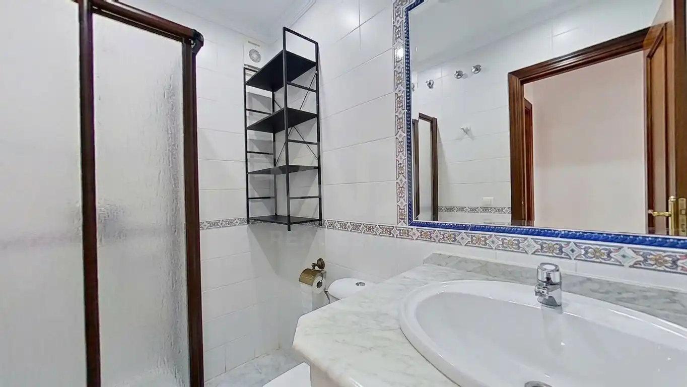 Bathroom of Flat for sale in Arcos de la Frontera  with Air Conditioner