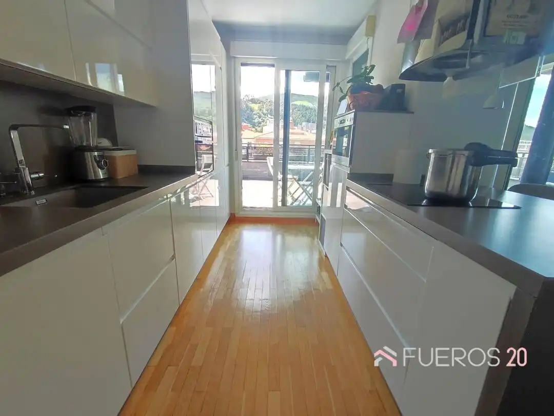 Küche von Dachboden zum Verkauf in Barakaldo  mit Heizung, Terrasse und Abstellraum