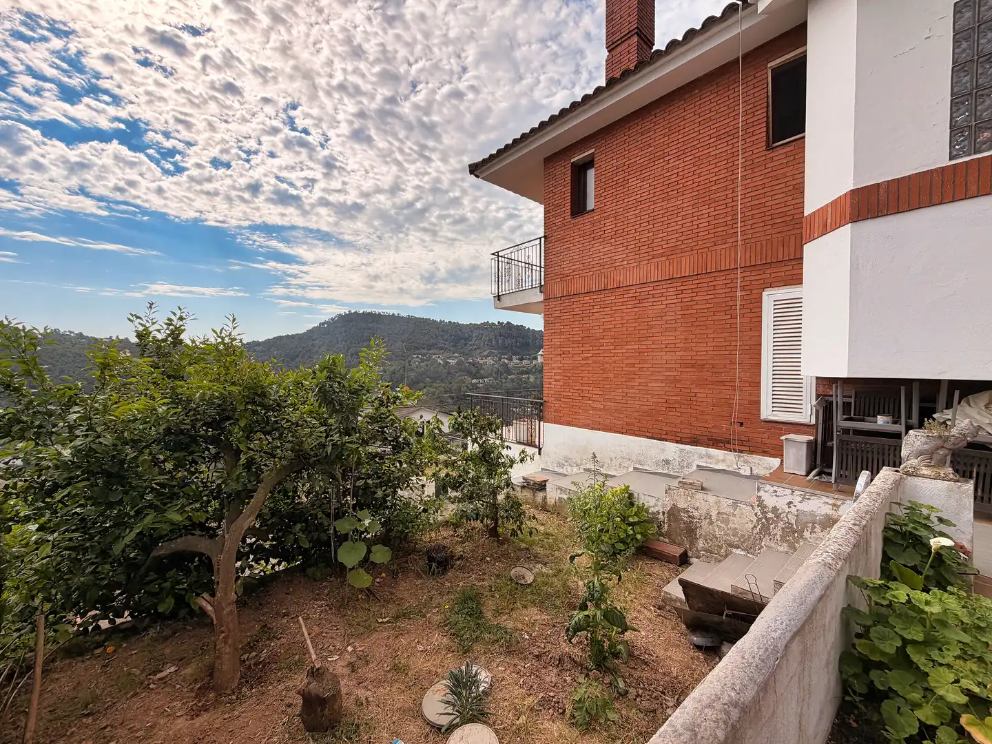 Vista exterior de Casa o xalet en venda en Vallirana amb Aire condicionat, Calefacció i Terrassa