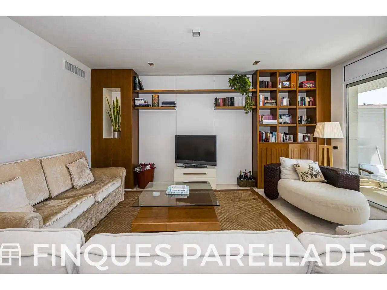 Living room of Flat for sale in Sitges  with Air Conditioner, Heating and Terrace