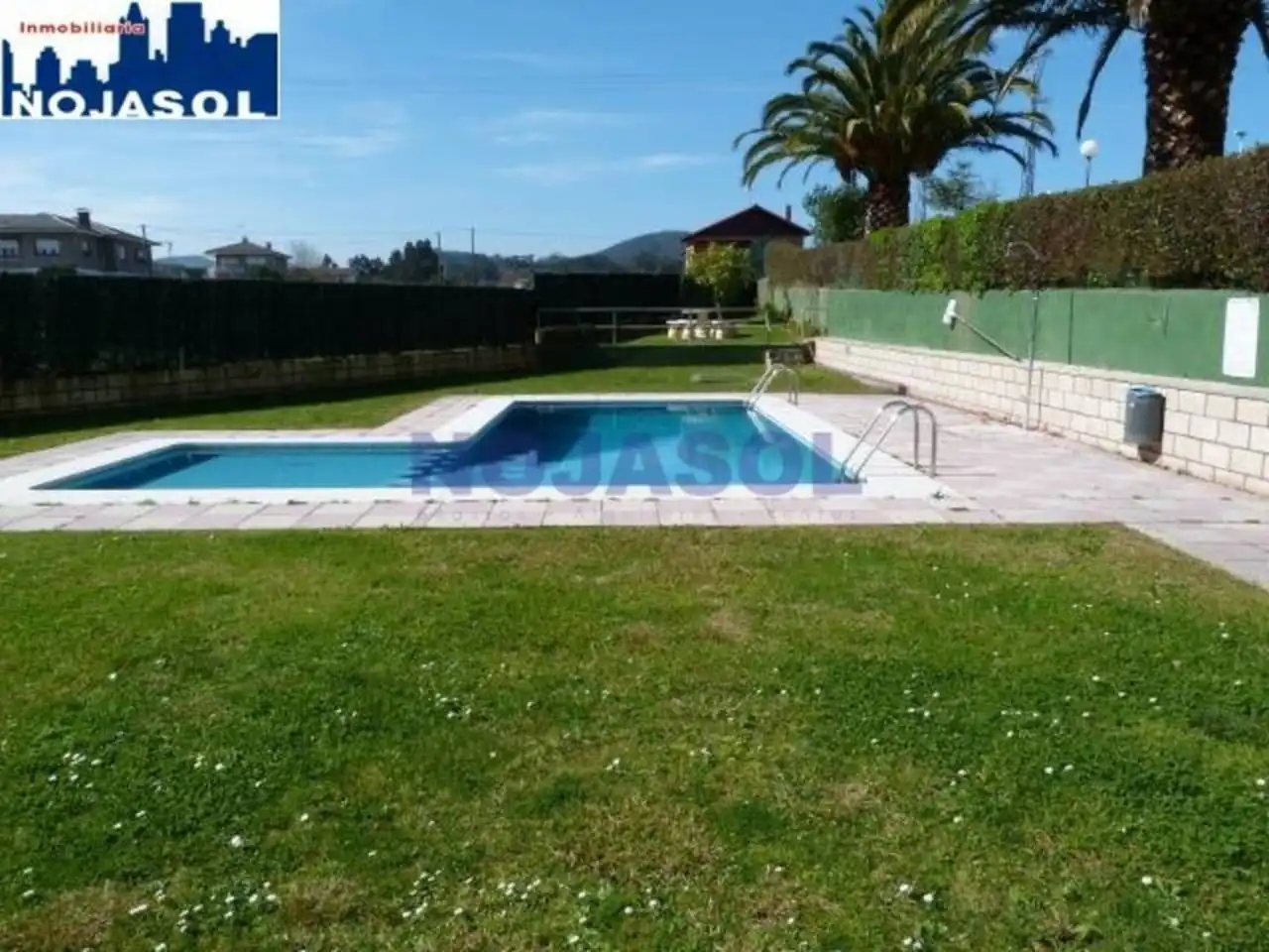Piscina de Apartamento de alquiler en Noja con Calefacción, Trastero y Amueblado