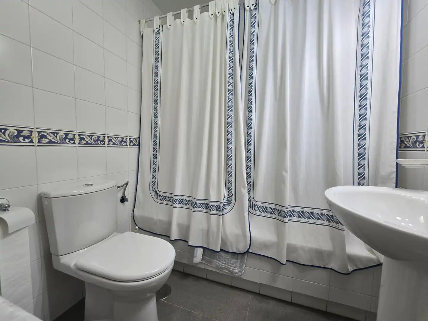 Baño de Casa adosada en venta en Castilleja de la Cuesta con Aire acondicionado, Trastero y Balcón