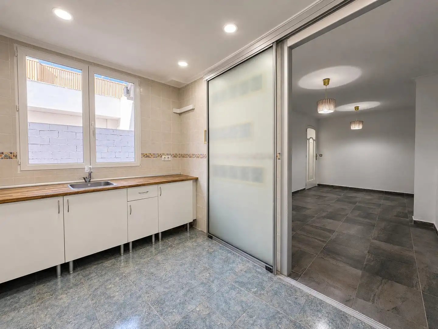 Kitchen of Flat for sale in Sueca  with Air Conditioner, Terrace and Storage room