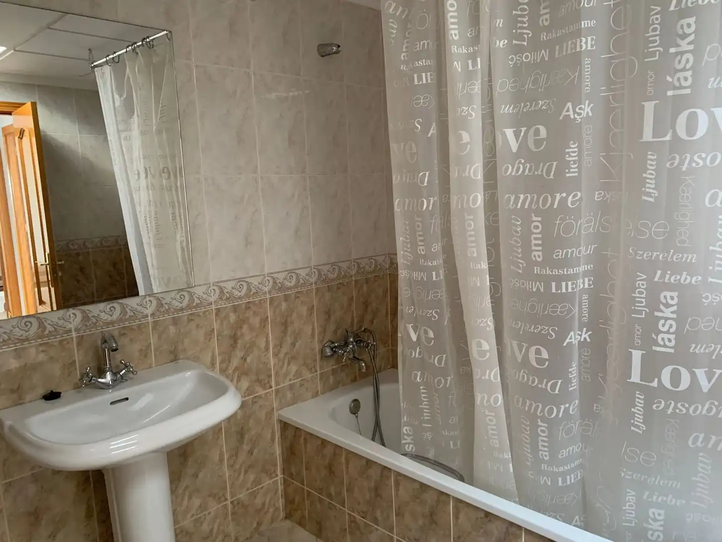 Baño de Dúplex de alquiler en Cáceres con Calefacción