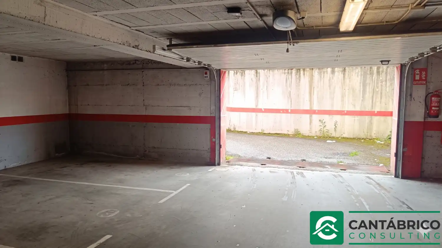 Parkplatz von Wohnung zum Verkauf in Navia mit Heizung, Parkett und Terrasse
