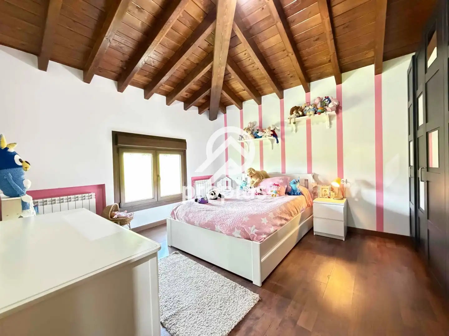 Dormitori de Casa o xalet en venda en Sariego amb Calefacció, Parquet i Traster