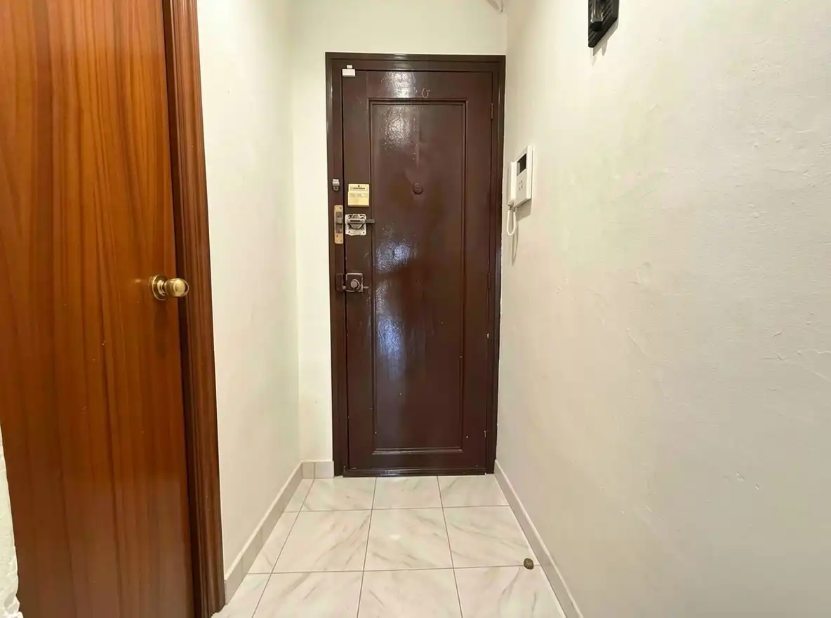 Piso en venta en L'Hospitalet de Llobregat con Amueblado, Balcón y Alarma