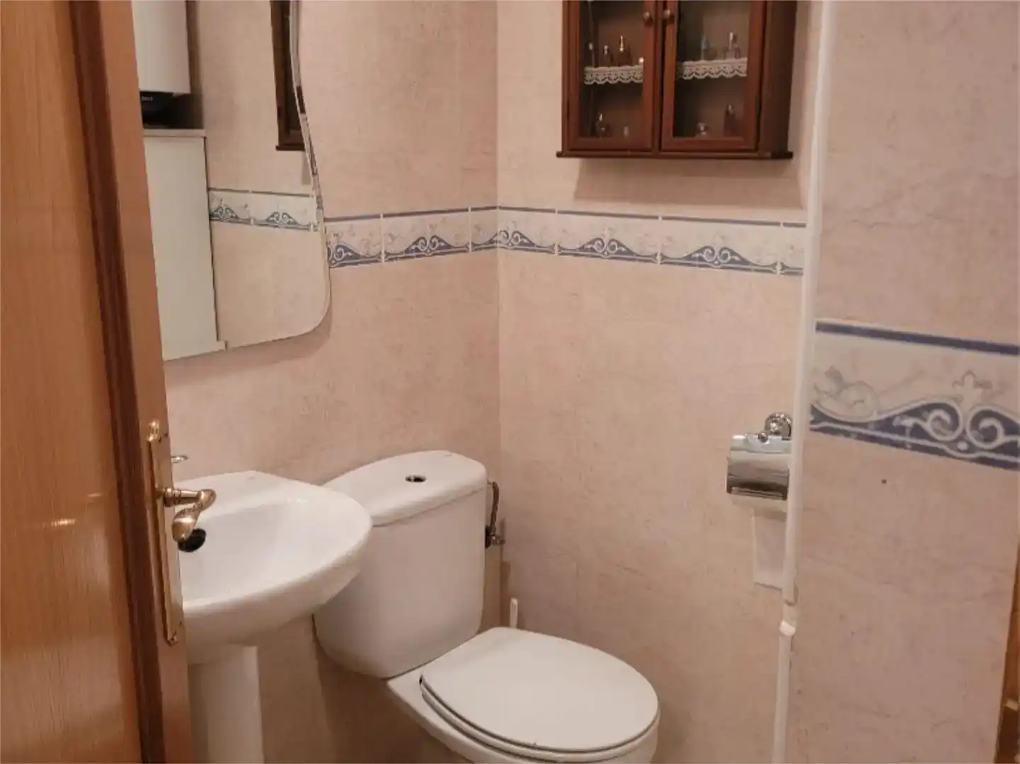 Baño de Piso en venta en Salvacañete con Parquet, Trastero y Amueblado