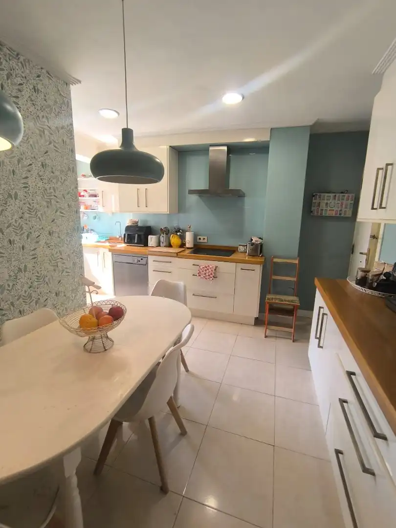 Cocina de Piso en venta en Pontevedra Capital  con Calefacción, Parquet y Horno