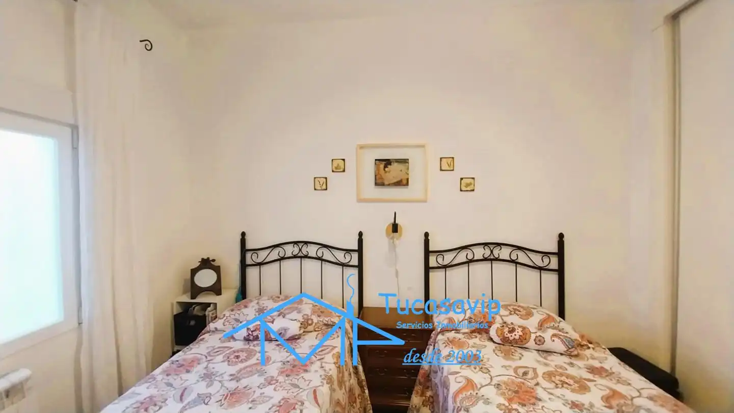 Habitación de Planta baja en venta en La Adrada 