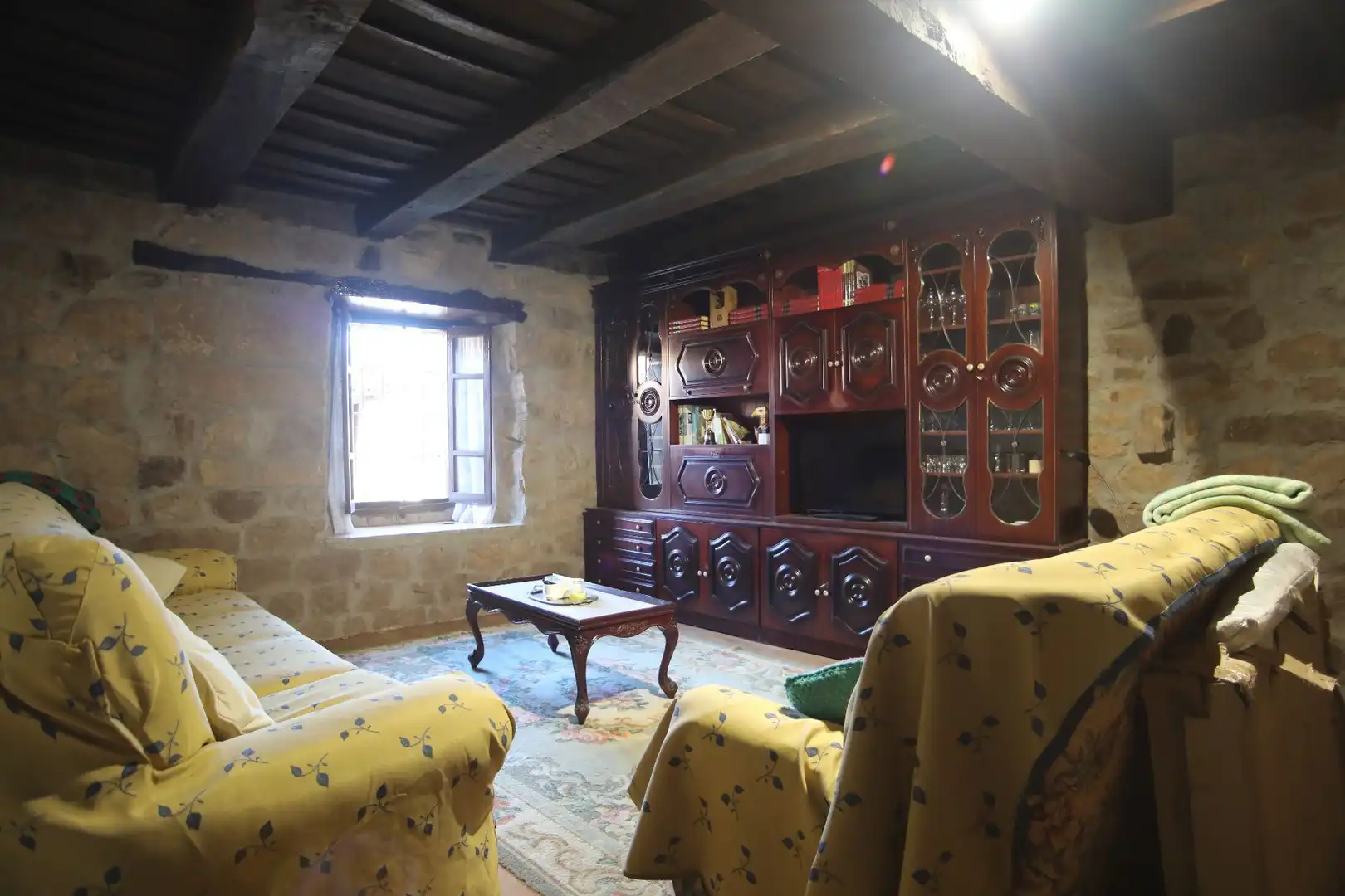 Wohnzimmer von Country house zum Verkauf in Valdeprado del Río mit Privatgarten