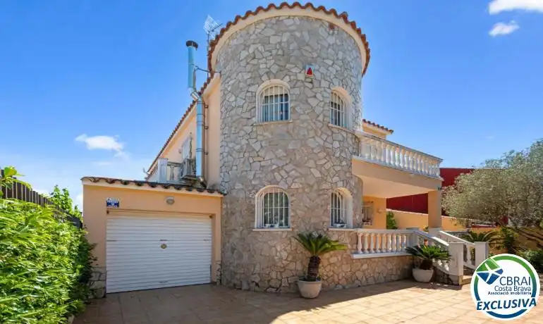 Casa con piscina en venta en Calle MAS NOU 2 2, imagen 3
