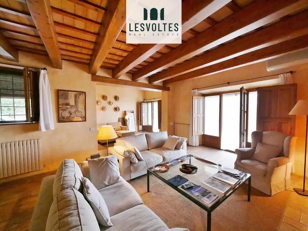 Sala d'estar de Finca rústica en venda en La Bisbal d'Empordà amb Aire condicionat, Calefacció i Jardí privat
