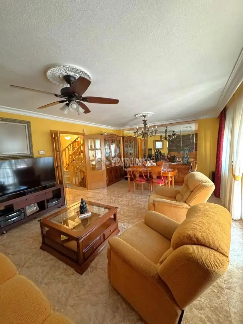 Sala d'estar de Casa adosada en venda en Laguna Park
